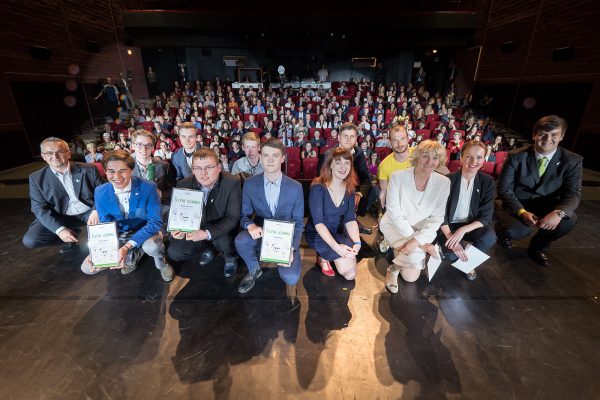 eTrend.sk: Stotisíc mladých podnikateľov skôr než diaľnica do Košíc. LEAF oceňoval talenty