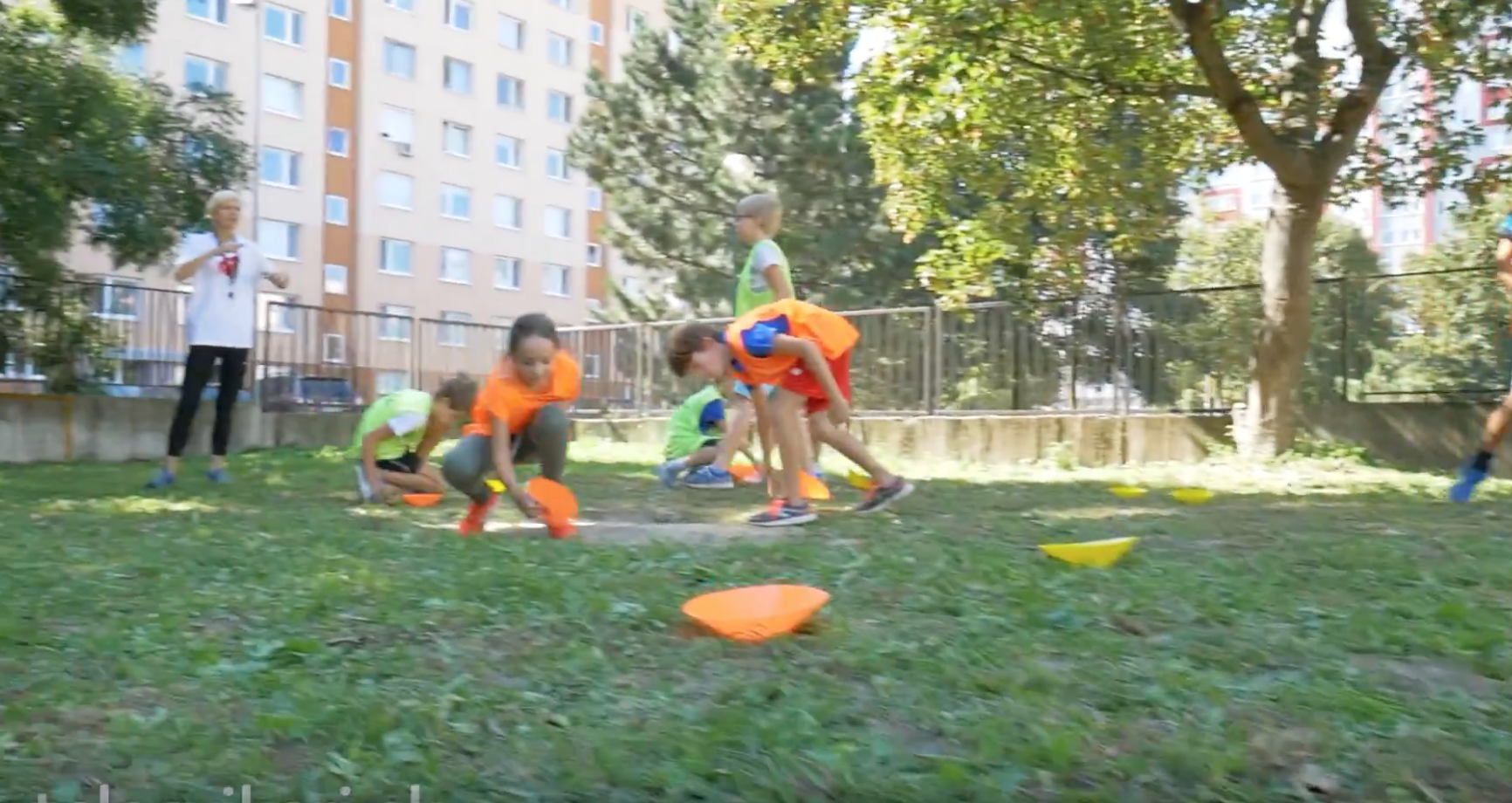 Video: Energizér – Pohybová hra Otvorené a zatvorené klobúčiky